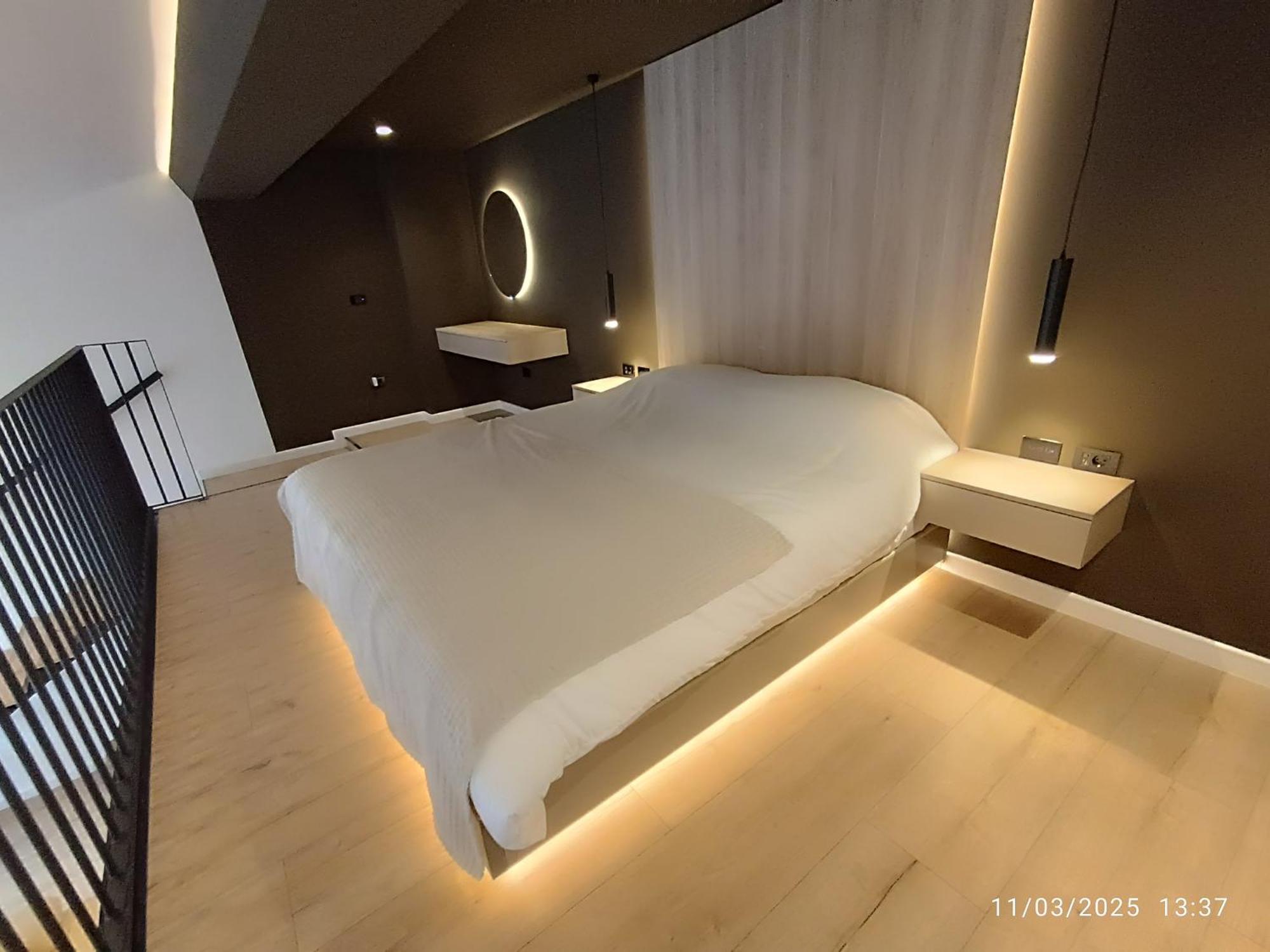 Sunset Retreat Stylish Loft By The Park